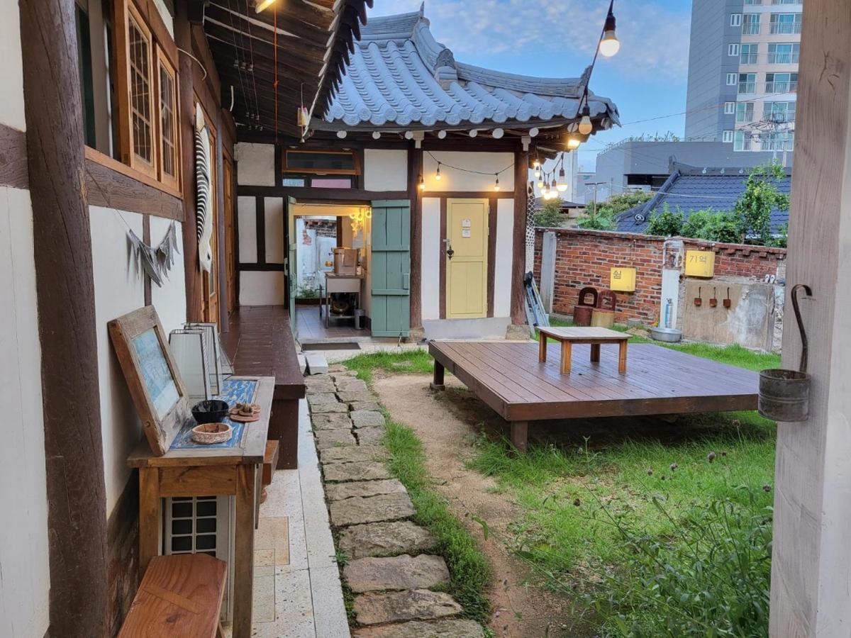 Hundred Years Hanok Mokpo Exterior photo